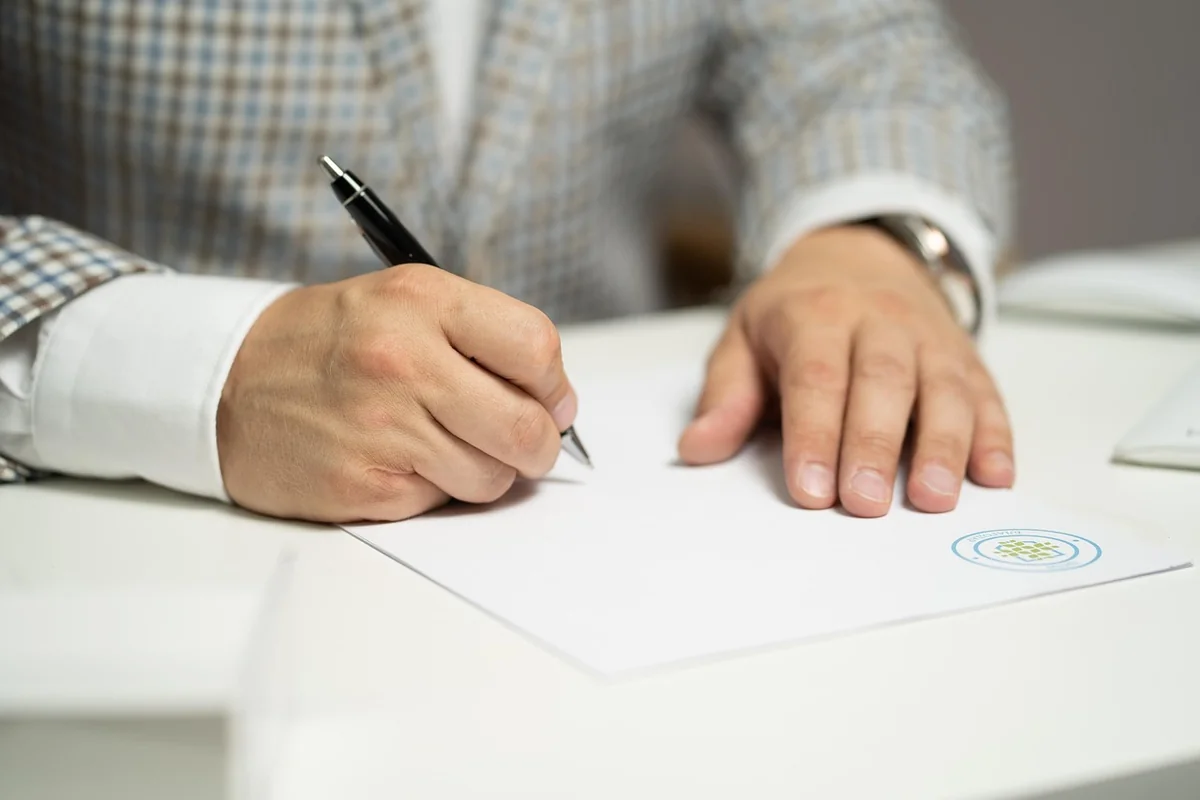 Comment signer en PO : étape par étape